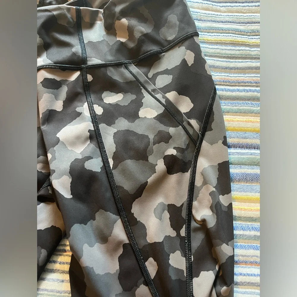 Athleta Lightning Camo 7/8 Tight - Picture 5 of 16